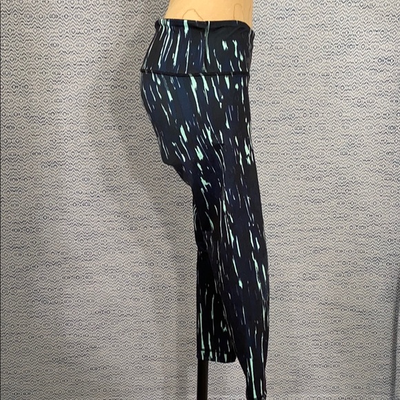 lululemon Wunder Under Crops - Picture 5 of 10